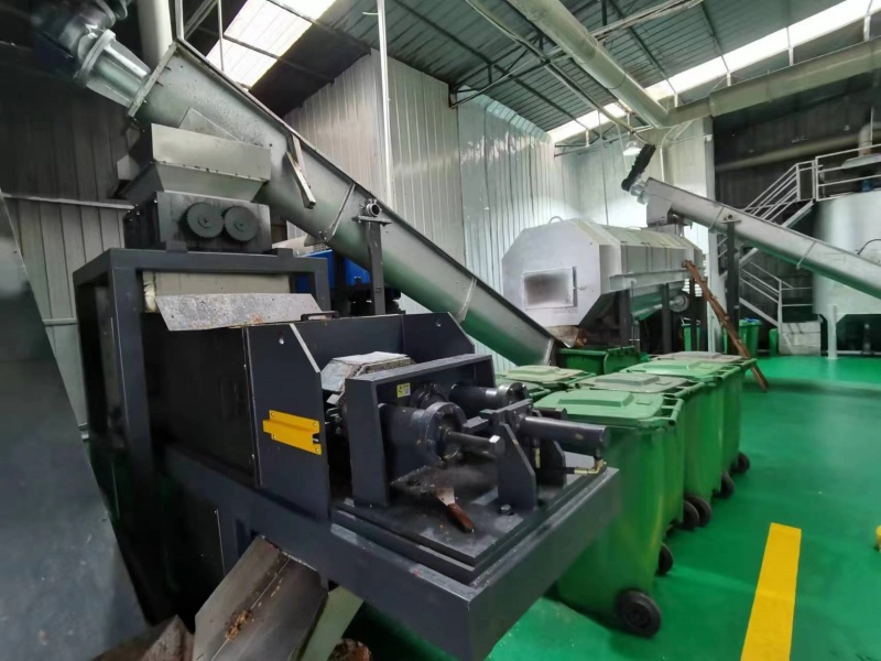 餐廚垃圾處理設備使用現(xiàn)場